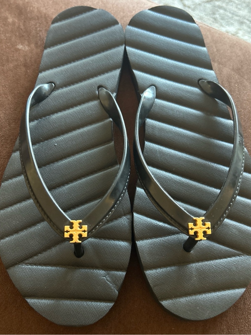 Tory Burch KIRA Black Flip Flops Gold Medallion Women’s Sz 8